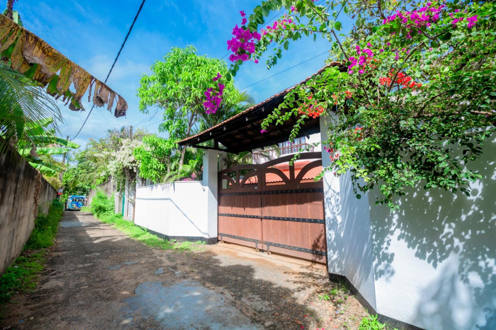 Nibbana Mirissa Hotel Exterior photo
